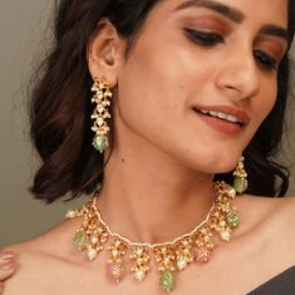 Imitation Jewellery And Its Style Elements.