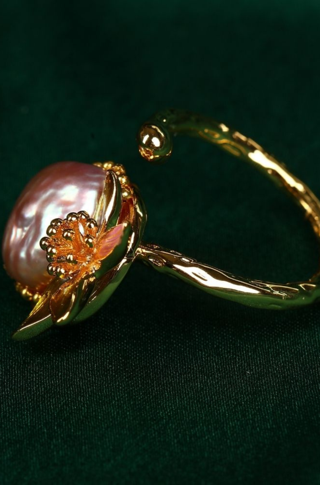 Oyster Carved Skull Pearl Finger Ring