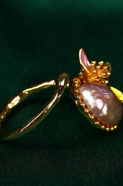 Oyster Carved Skull Pearl Finger Ring