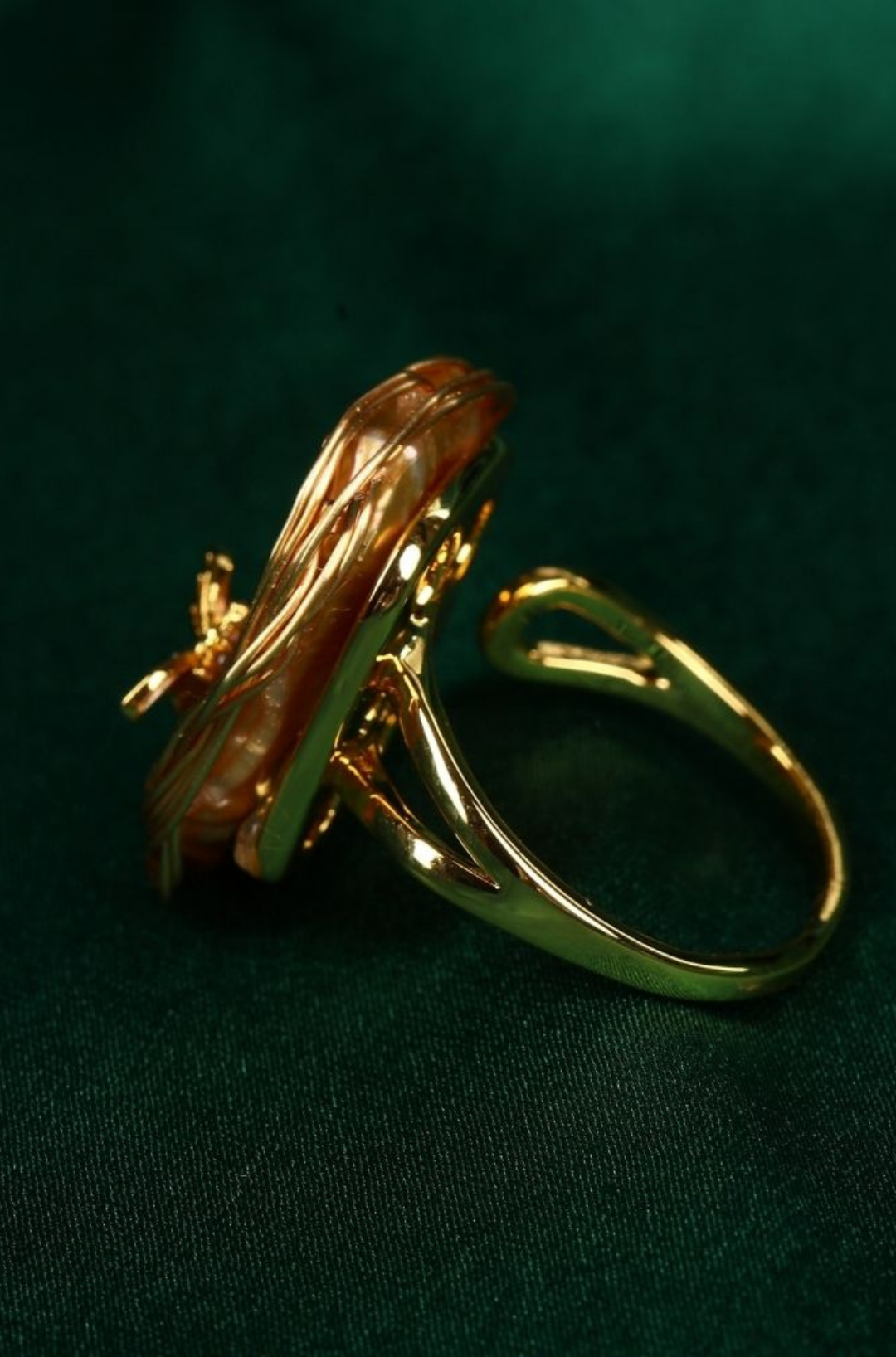 Baroque Freshwater Pearl Bee Ring