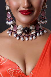 Elegant Gold Finish Natural Carved Stone Necklace with Baroque Pearls