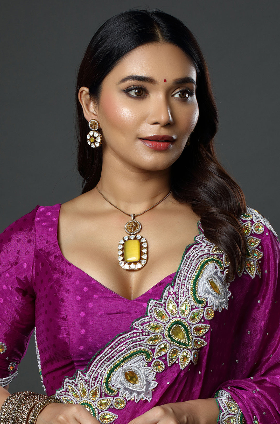 Tiger Emblem Modern Necklace Set