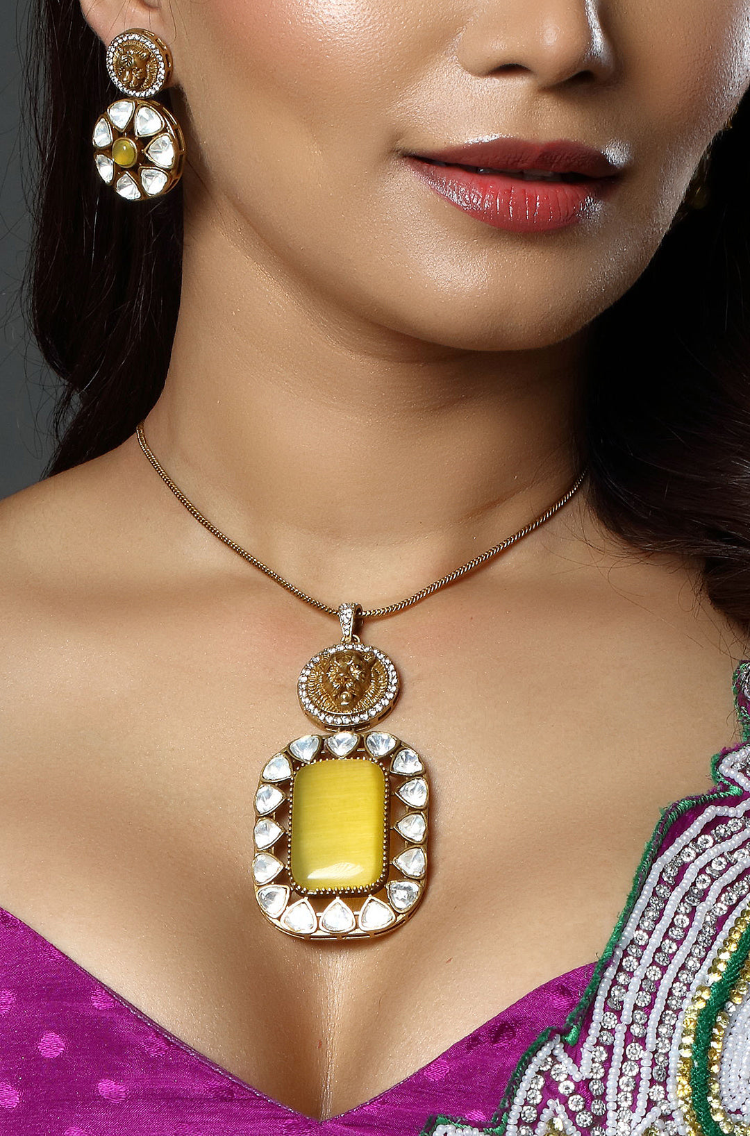 Tiger Emblem Modern Necklace Set