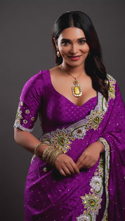 Tiger Emblem Modern Necklace Set