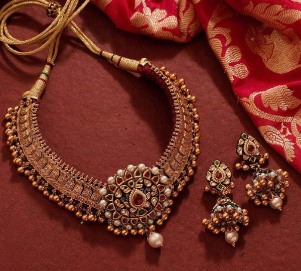 Jewellery For Your Saree Type.