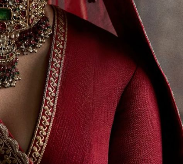 The Right Jewellery For Your Saree Colour.