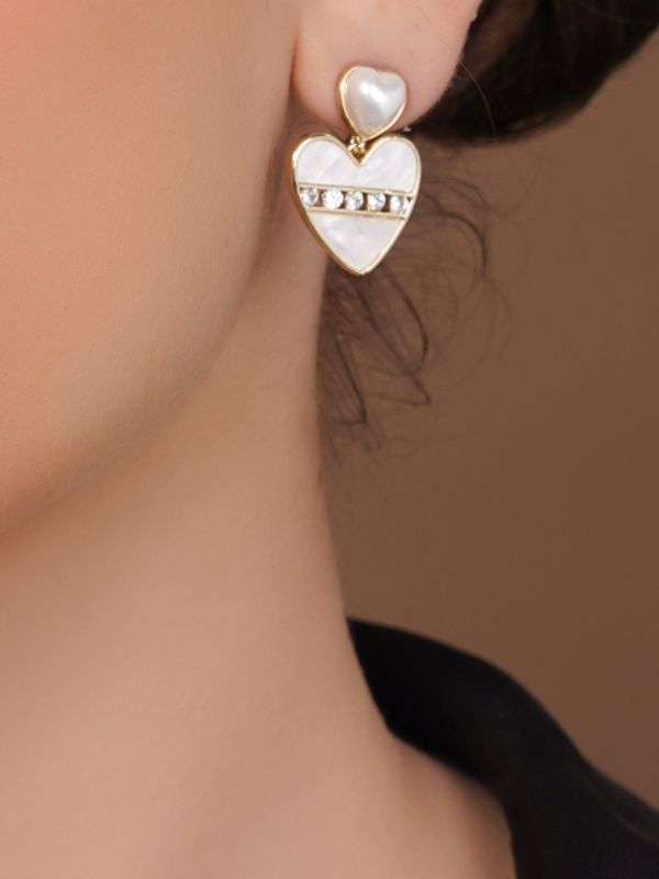 Heart Shaped Stud Earring with Amercian Diamond