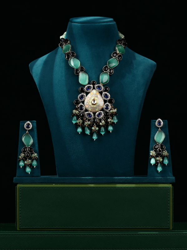 Heavy Bib Necklace