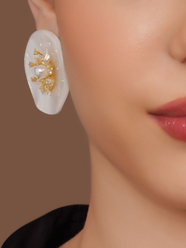 Asymmetrical Gold & Pearl Stud Earring