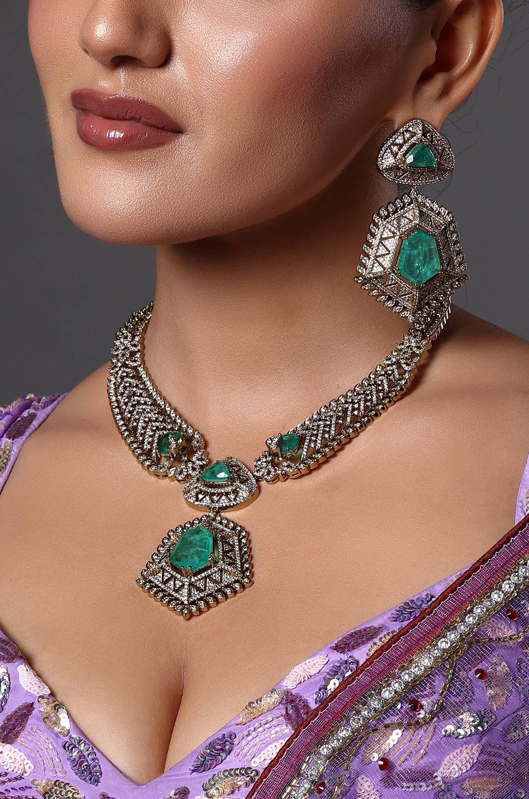 Elegant Emerald Leaf-Motif Necklace