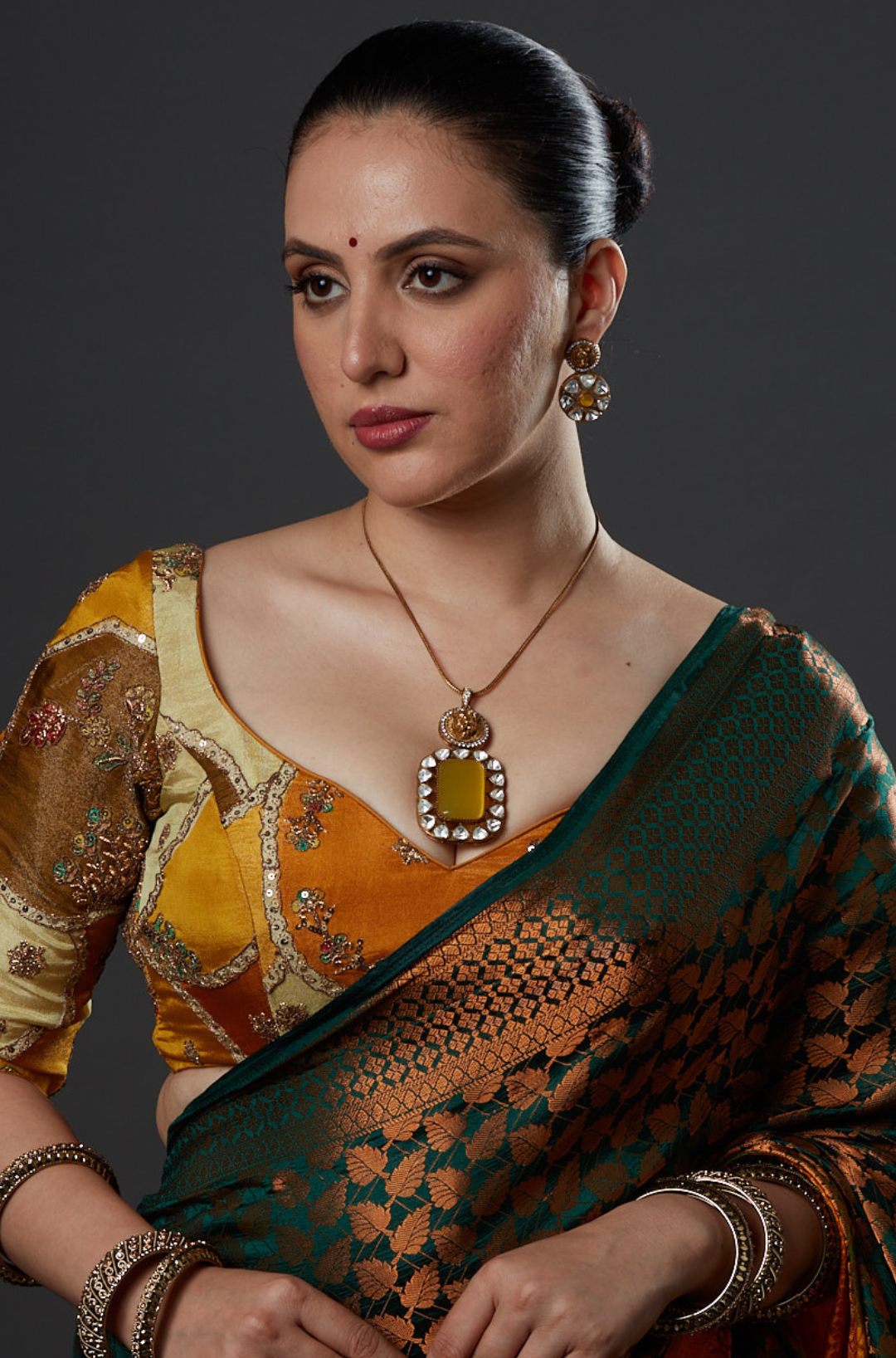 Tiger Emblem Modern Necklace Set