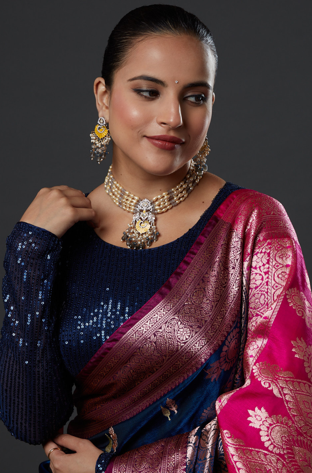 Grandiose Two Tone Choker With Earrings