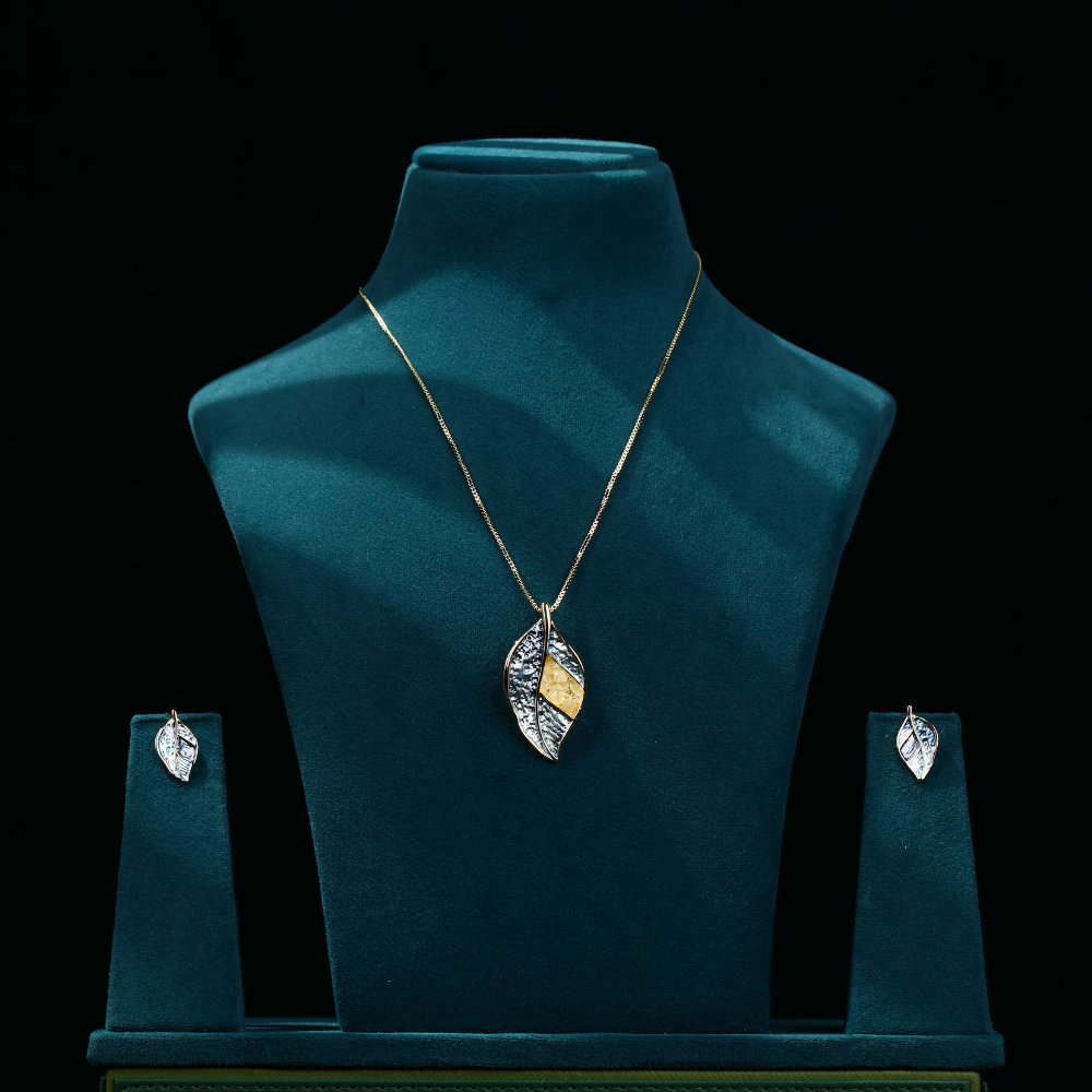 Gold Leaf Pendant Necklace