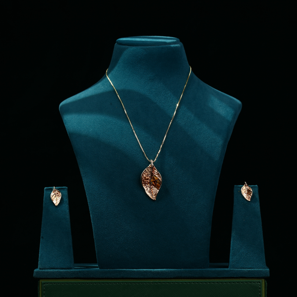 Gold Leaf Pendant Necklace