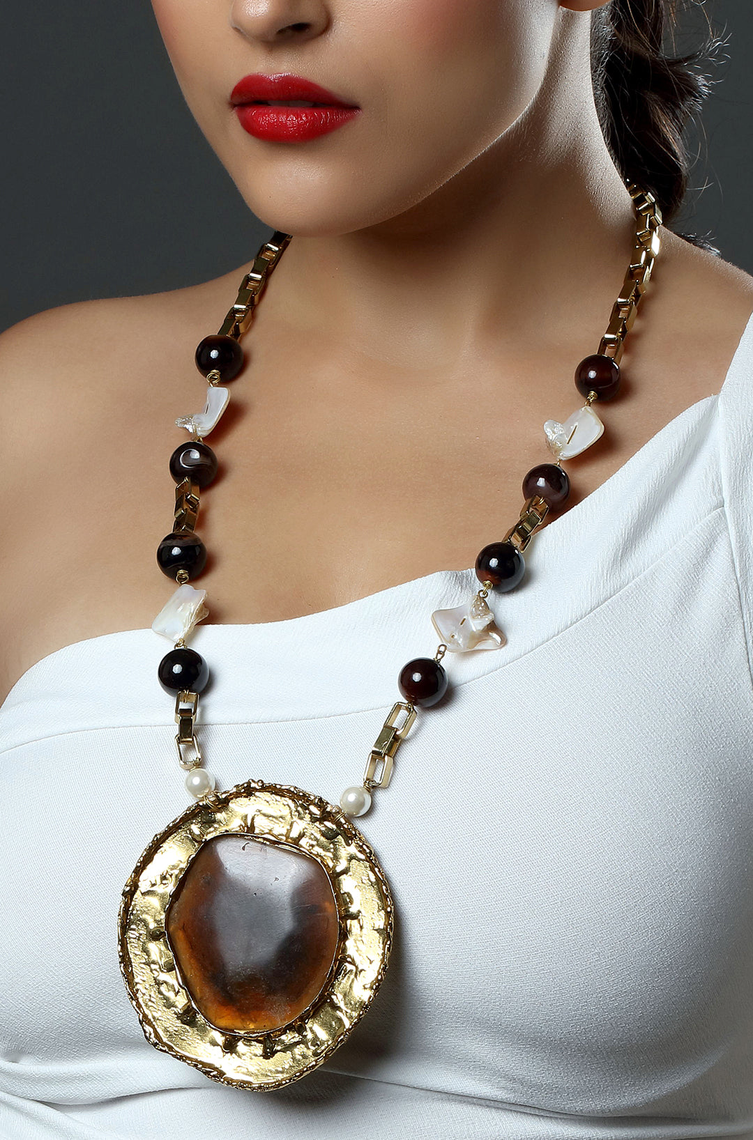 The Sunburst Shell Necklace