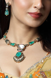 Emerald Kundan Drop Pendant Necklace Set