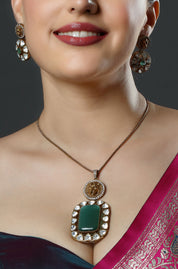 Tiger Emblem Modern Necklace Set
