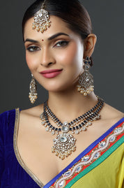 The Regal Blue and White Necklace