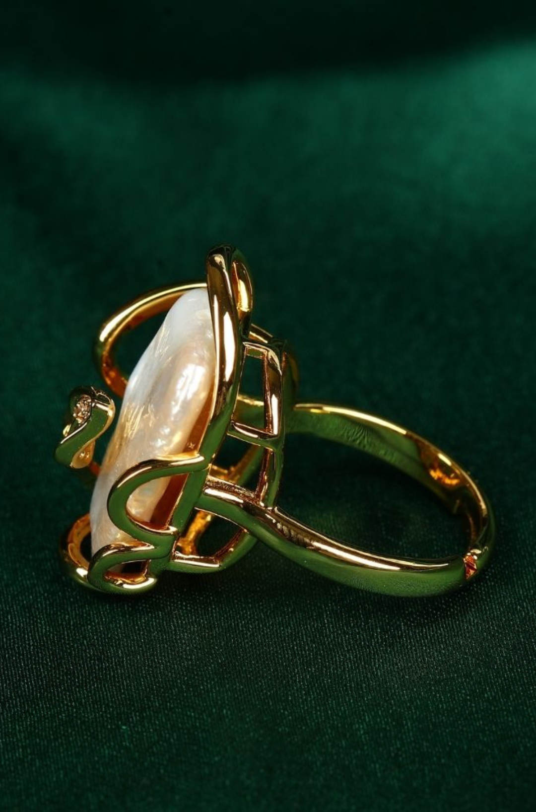Beautifully crafted Baroque Pearl Finger Ring