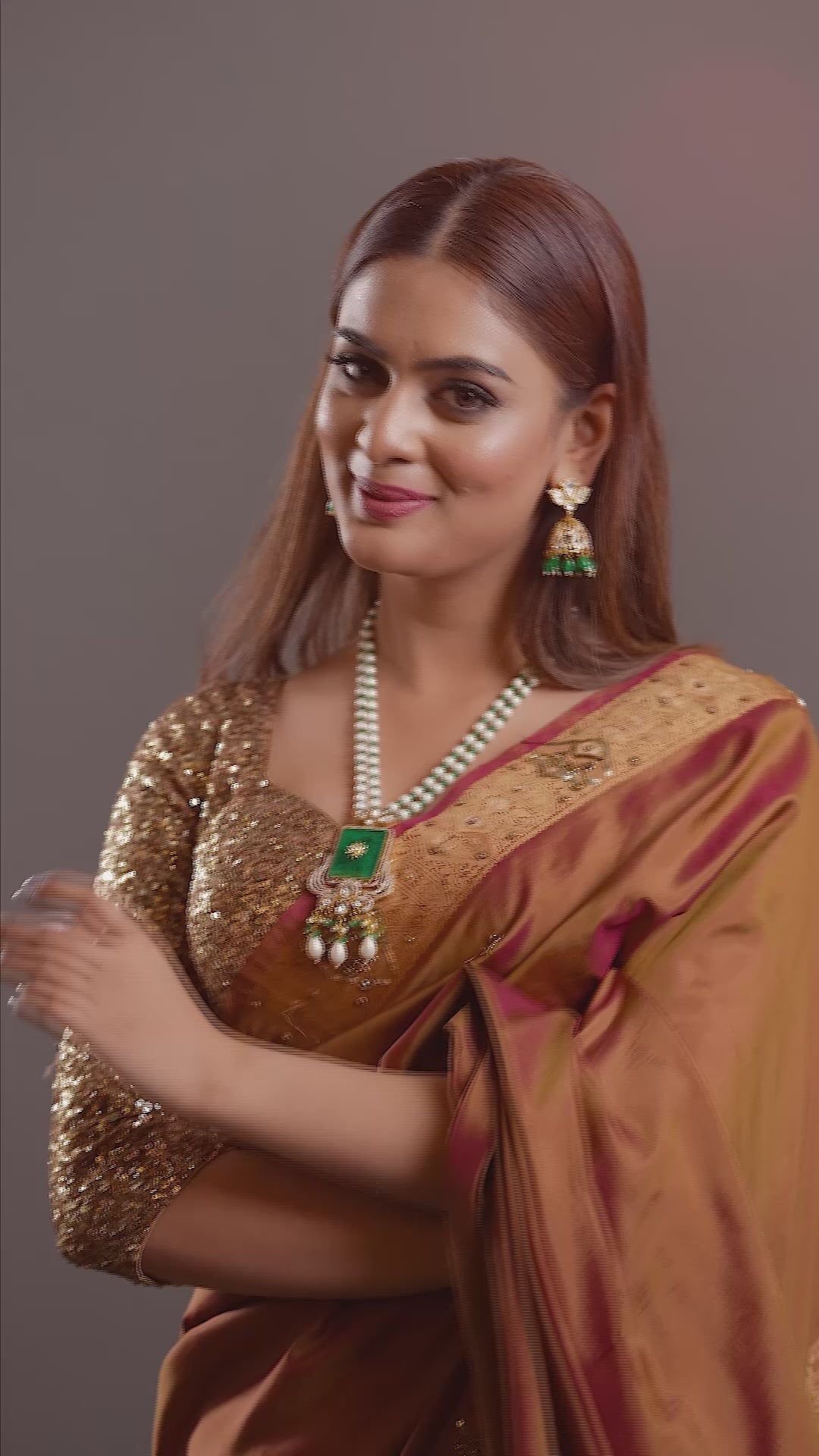 Aesthetic Pearl Necklace with Green Emerald Stone & Polki